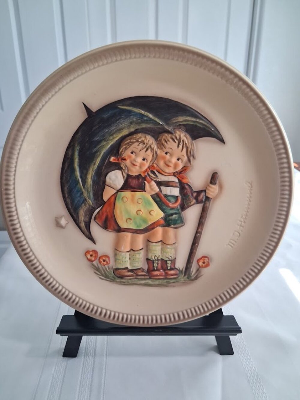 Vintage M.J. Hummel Anniversary Plate 'Stormy Weather' 1975, First Edition